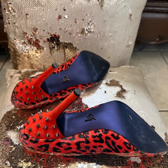 Heels - Picture 2 of 3